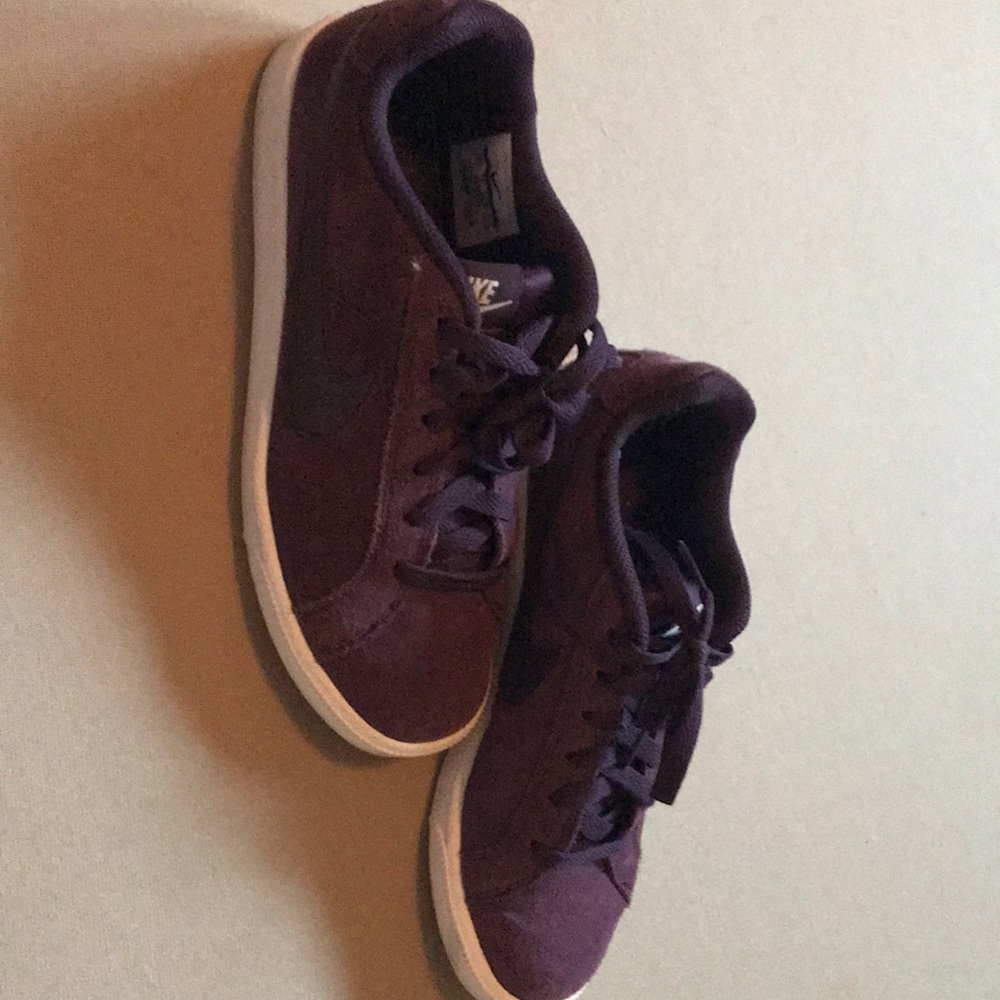 Nike dark purple tennis shoes